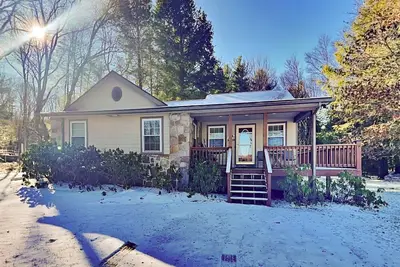Image de Lazy Bear Cabin | Fantastic Location, Hot Tub