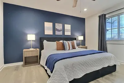 Image de Downtown Retreat w/ Private Balcony & Free Parking