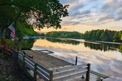 Image de Peaceful Cozy Lakefront Chalet in Laurel Highlands with Private Dock