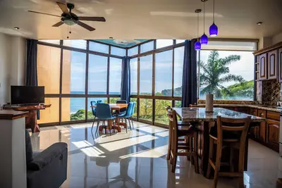 Image de Condo - pool access and ocean views