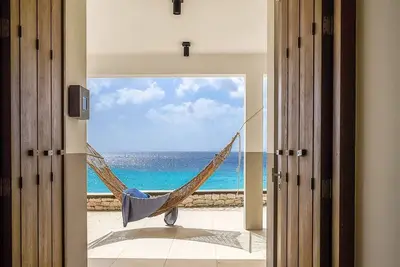 Image de Luxe Oceanfront Beach Villa 72&Sunny