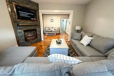 Image de “The Allen House” Charming 3-Bed / 2-Bath Sleeps 8. Fantastic location in Albany