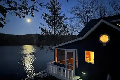 Image de Charming Lakefront Cottage on Lake Mascoma