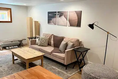 Image de Cozy apartment with a European Flair in convinient Wallingford neighborhood