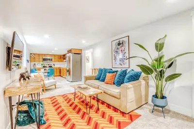 Image de Charming 2-bedroom basement suite with Ac, WiFi in beautiful Sellwood, Portland