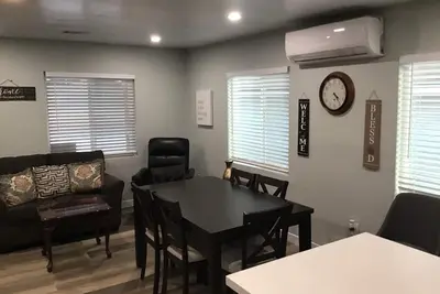 Image de Spacious 4-bedroom house with Ac, fitness equipment in wonderful Lakeside