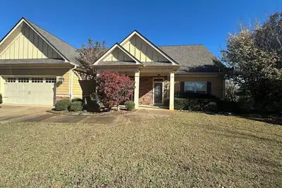 Image de Charming 4-bedroom home  in lovely LaGrange 15 minutes from Great Wolf Lodge