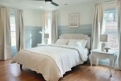 Image de Brand New Restoration! Duke West Bungalow