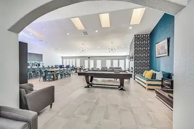 Image de 8 Bdr/5 Ba 16 Beds, Free Spa Heat