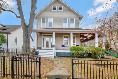 Image de Spacious 5 Br house - 5 Min Walk to N-Mc Stadium!