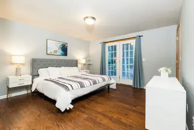 Image de Charming Retreat 3br2b - Fenced Backyard｜Dedicated Workspace｜Pet-Friendly #41769