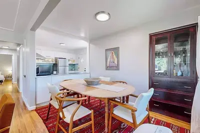 Image de Bohemian 5-bedroom house in charming Arvada with Ac, gorgeous yard, fire pit. . .