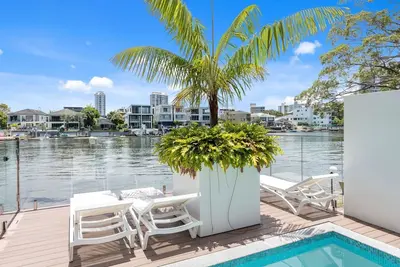 Image de Waterfront escape in prime location!