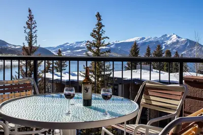 Image de New! Incredible views. Lake. Pool & hot tubs.