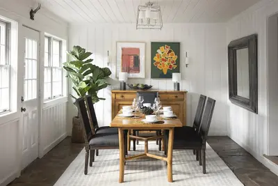 Image de New rental. Airy cabin in the woods 3 bed/3 bath fireplace, bunk room, starlink