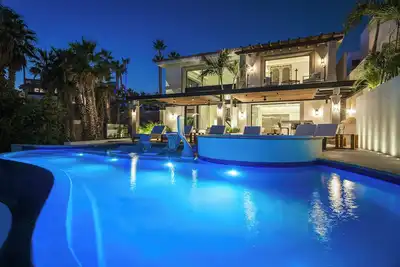 Image de Brand New Luxury 5br Villa with Theatre, Gym and Spa!