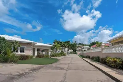 Image de Welcome to your Private Gated Oasis Near The Beach 7