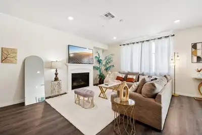 Image de Ultra Spacious 3000 Sqft 5-Bedroom House with Gated Yard, Garage
