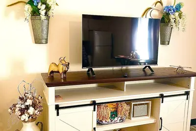 Cozy 1-bedroom apt minutes from everything you need.