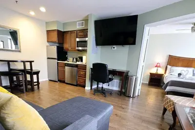 Image de King Bed First Floor Disney Universal Family Condo