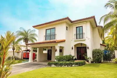 Image de Walk2Beach/Pool/WiFi/Golf/Dining/Yoga/Pilates/Fishing/home office