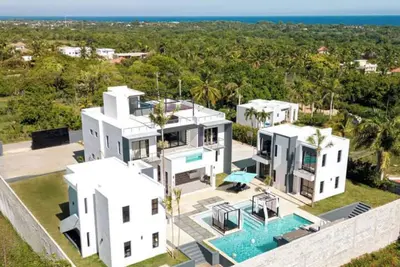 Image de 14 Bedroom Luxury Sosua Mansion