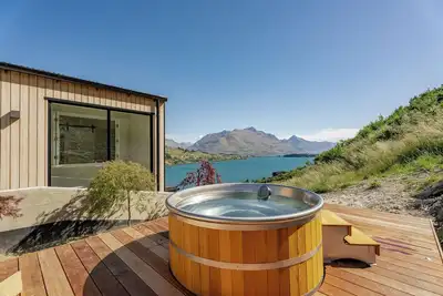 Image de Lake Panorama - Queenstown Holiday Home