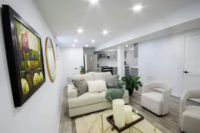 Image de Cozy Hideaway - Your home away from home. Private Entry + Full Kitchen