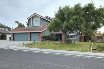 Image de Everthing you could ask for and more, Spacious 4-bedroom house located in a de