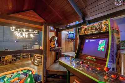 Image de Treehouse & Theater Arcade at Rock Spring Resort