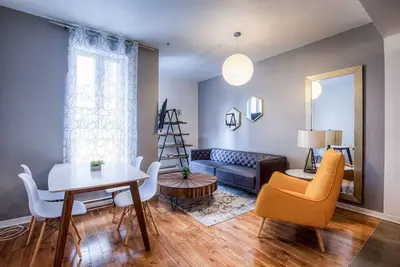 Image de Cozy Old Montreal 2Bd 1Bt Hotel Suite
