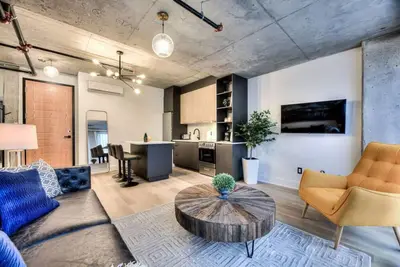 Image de Modern 2br Suite • Old Montreal • F3