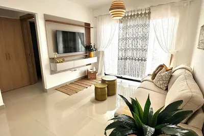 Image de Enjoy a stylish experience in this centrally located 2 bedroom apartment