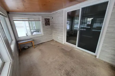 Image de Charming 2-bedroom house with Ac, WiFi within walking distance of Campau Lake.