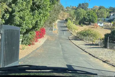 Image de Quiet and Quaint Hideaway-Room in Vista!