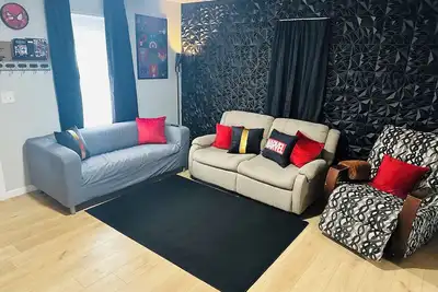 Image de Superhero-Themed Home ~ Historic Location