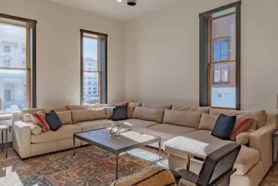 Charming 2-bedroom condo in delightful Marion with Ac, WiFi