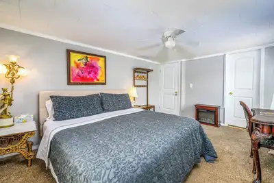 Image de Fiddler On The Roof Room<br>Room with mountain views, a King-Size bed, en suite bathroom, and Free breakfast. It sleeps 2.