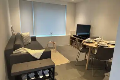 Image de Modern Gem In The Heights\nNew cozy guesthouse with deck and incredible views