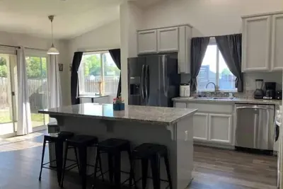 Image de Wheatland-4 bedroom 5 beds near Hard Rock, Amphitheater, Beale