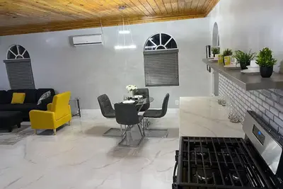 Image de Cozy 1-bedroom apartment in nice Freeport with Ac, WiFi