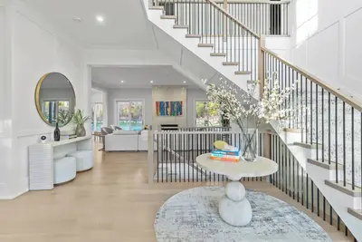 Image de Ultra Modern Bridgehampton Gem, Perfect Location, 6 Beds, Heated Pool, Hot Tub