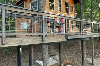 Couple’s Romantic Treehouse Getaway! Nashville, Bowing Green and Mammoth Cave