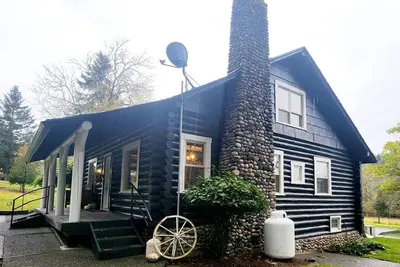 Image de Romantic Peaceful Log Cabin w/Hot Tub & Fireplace