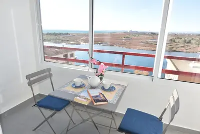 Image de Studio avec cabine, piscine, WiFi gratuit et terrasse à Roses, près de la plage.