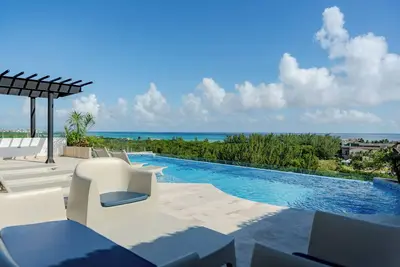 Sea Tower Studio - Infinity Pool w\/ Ocean View - Casago  \n