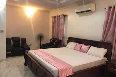 Image de Sleeps8-Parking-Jacuzzi-WiFi-AirCon