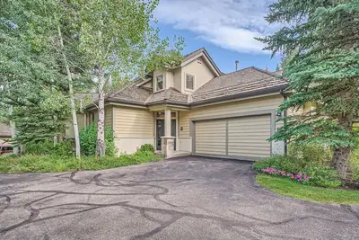 Image de Peaceful 3 Bed Retreat in Arrowhead at Beaver Creek - Free Ski Shuttle