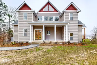 Image de 6 Bd & 5. 5 Ba on Lake Anna home w/game room, fire pit, Free Wifi and dogs ok!