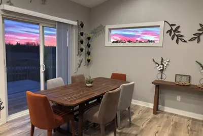 Image de New Neoteric Neighborly Notable Spacious 5-bedroom House w/3 Car Garage & Pool
